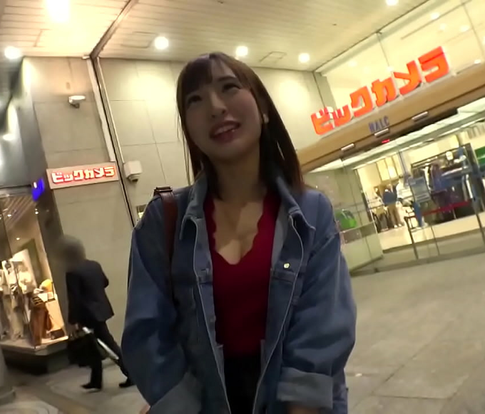 【一発ヤリに来ました】で大好評だった21歳の美容部員あやちゃん参上！応募理由は「前の撮影&lpar;SEX&rpar;が忘れられなくて&hellip;」2発目を堂々とヤリに来たエロ美容部員は今回もヤル気満々！始まりから終わりまで豪雨な潮吹きの嵐！散々イキまくって「私AV男優にハマっちゃいましたね」これは3発目も&hellip;？https&colon;&sol;&sol;bit&period;ly&sol;3Z1BfVM