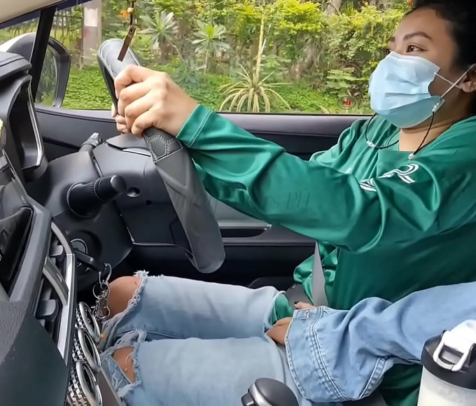 Crazy Japanese Grab Driver Girls Offer Passengers Money for a Steamy Fuck Session! Watch It Happen Here!