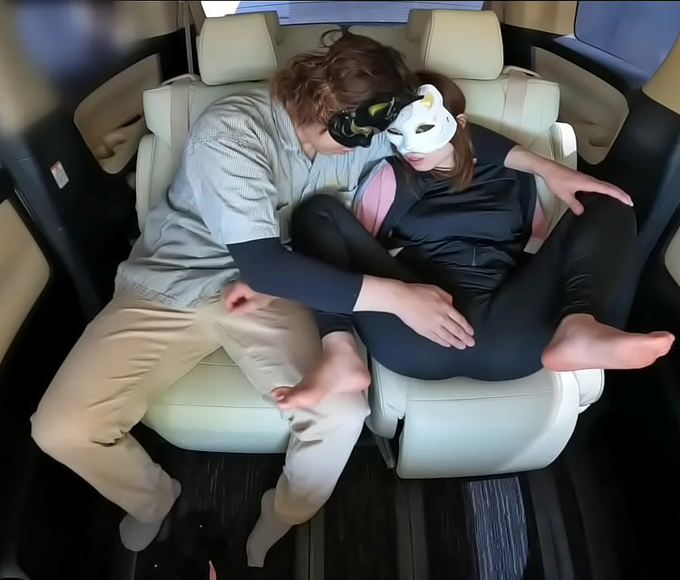 Expose Yourself to Nakadashi ~ Seductive Women in Shameful Outfits!