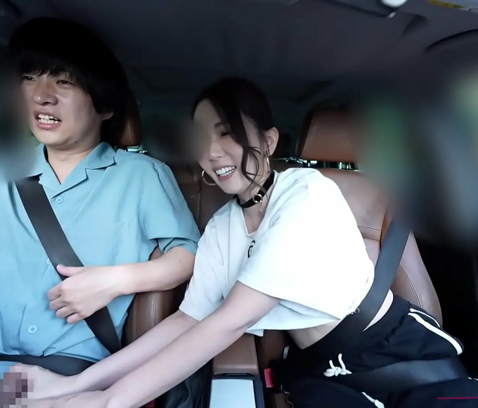 Get Enchanted by the Seductive Yui Hatano in her Limited M-Boyfriend-Kun and Tokyo Outdoor Gokkun Date