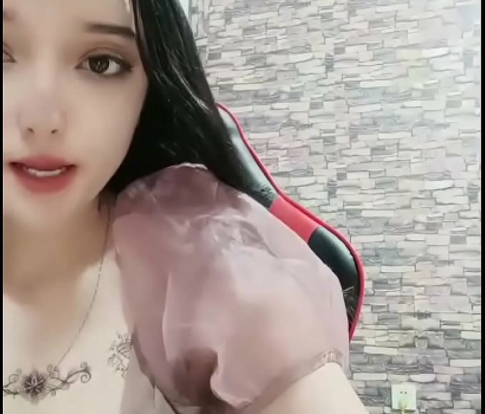 JAV Sensation ~ Yellow Podcast Beauty Dili Luscious Lass from Xinjiang!