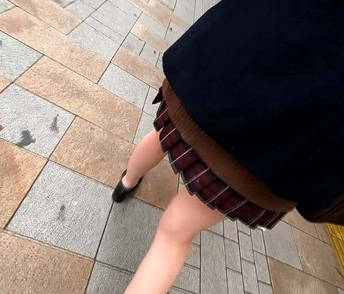 Seduced By Black-Haired Innocent C-Chan In Shinjuku [Schoolgirl Uniform Blazer Miniskirt Beautiful Legs Nakadashi]: